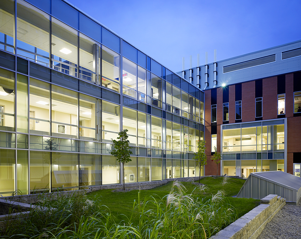Extérieur de l'édifice Hôpital Montfort