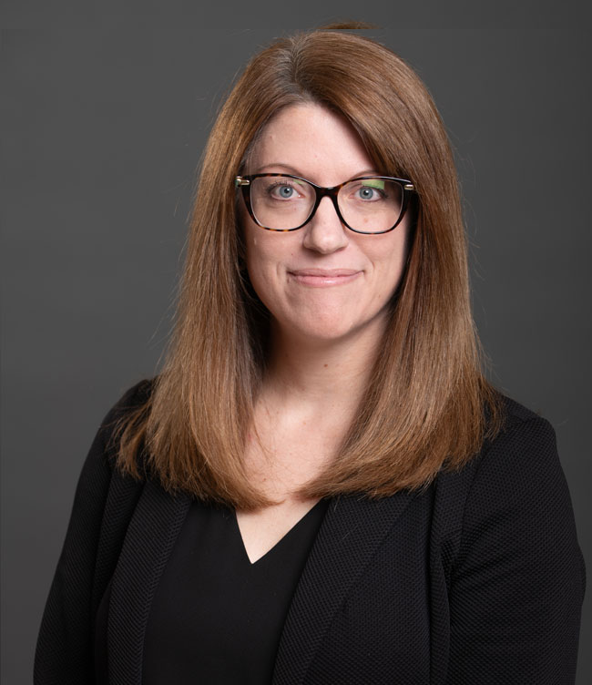 Mme Carolyn Crowley