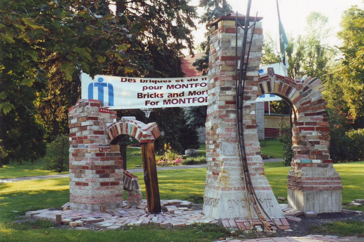 Contre-monument en briques